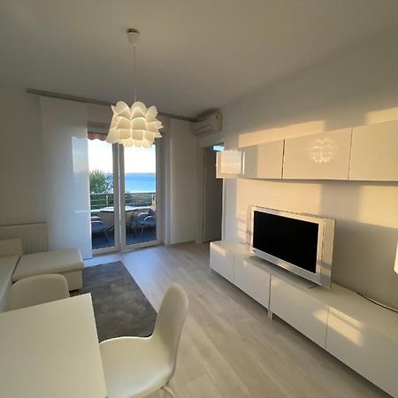 Club218 The Sunset - Wellness Apartment Шіофок Екстер'єр фото