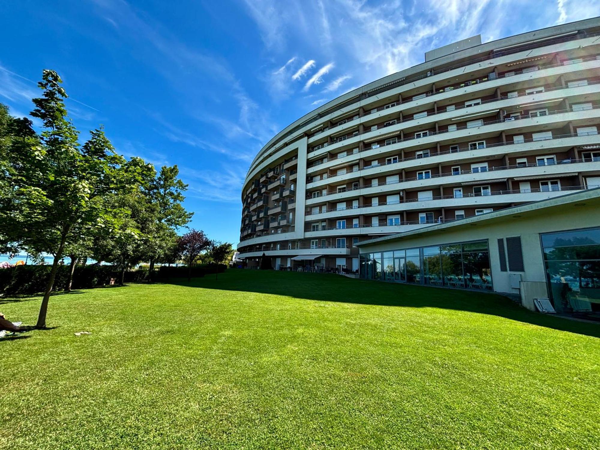 Club218 The Sunset - Wellness Apartment Шіофок Екстер'єр фото