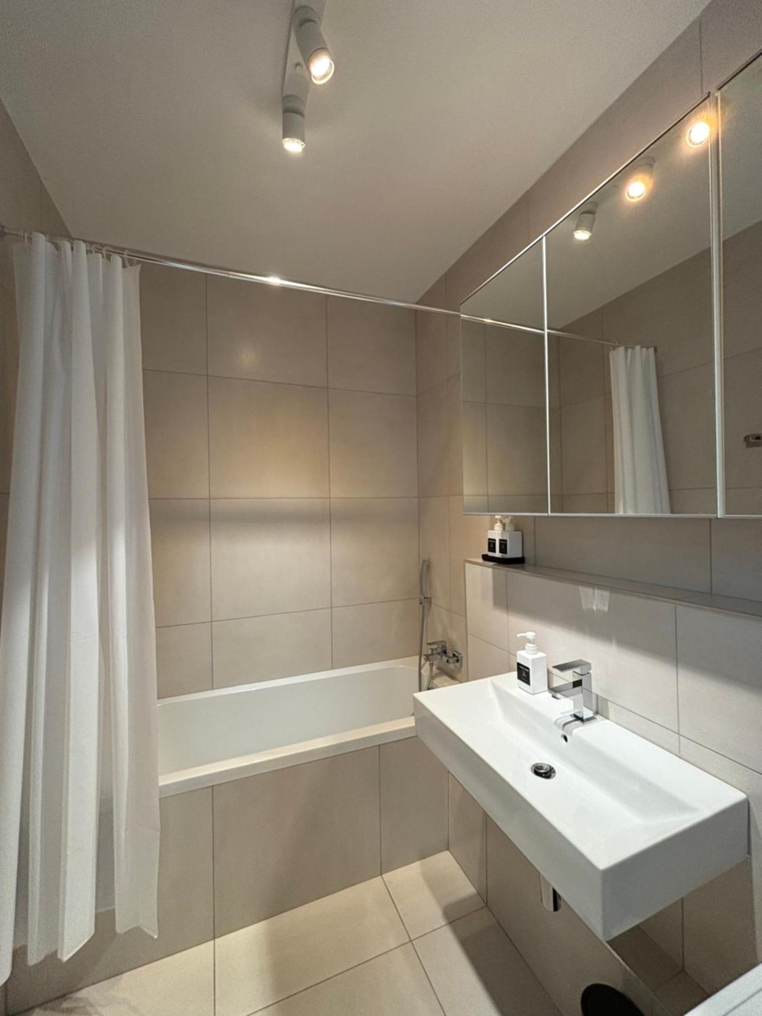Club218 The Sunset - Wellness Apartment Шіофок Екстер'єр фото