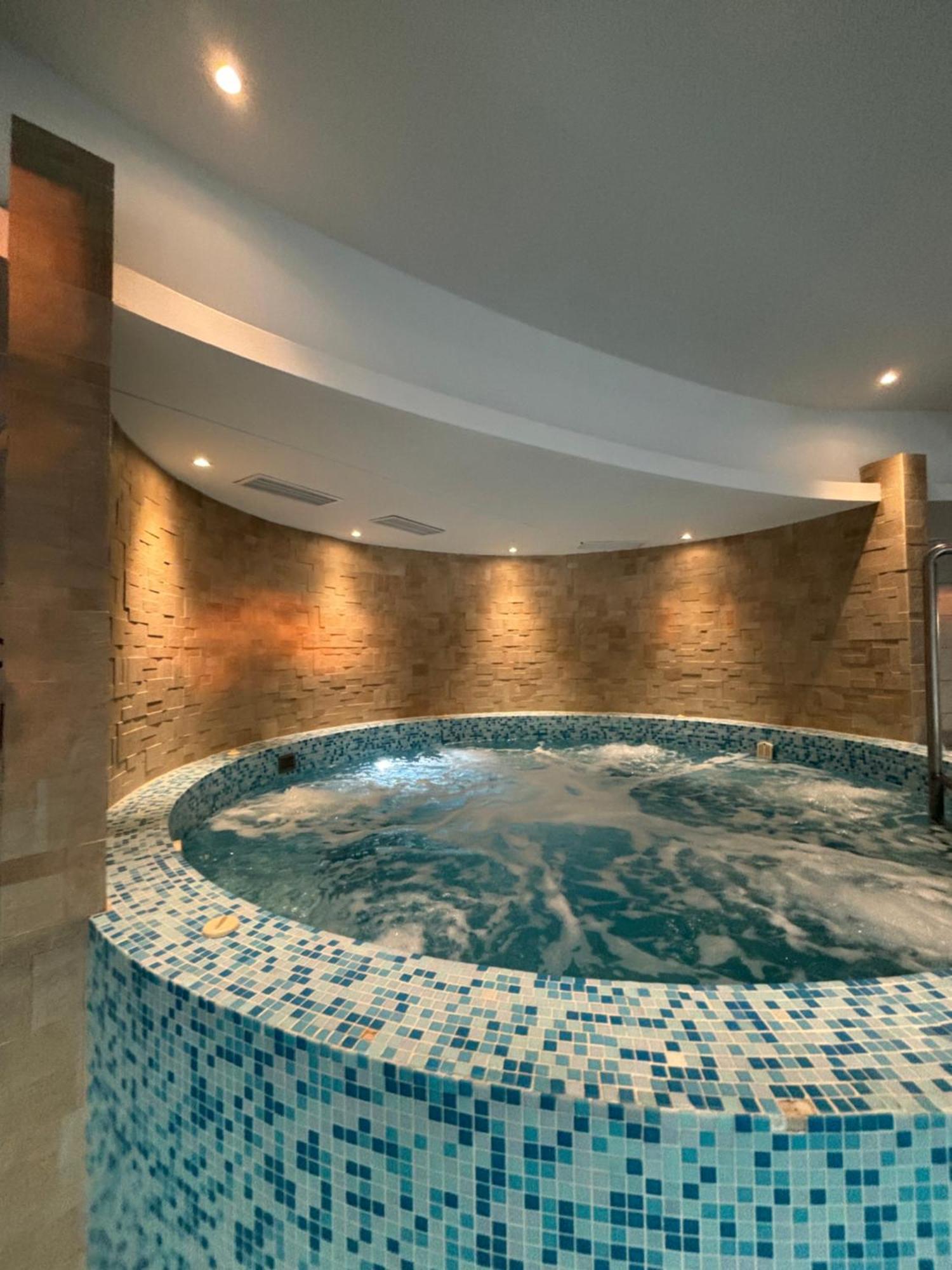 Club218 The Sunset - Wellness Apartment Шіофок Екстер'єр фото